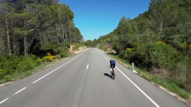 Aerial Footage Cyclist Wearing Aero Cycling Kit Helmet Training Empty — Stock Video