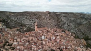 Valencia bölgesindeki Bocairent köyünün hava aracı görüntüleri, Costa Blanca, İspanya.