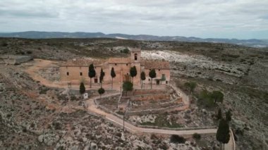 Valencia bölgesindeki bir tepede Bocairent Şapeli, Costa Blanca, İspanya