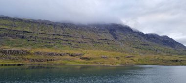 Ada, Seydisfjordur, dağlardaki güzel manzara., 