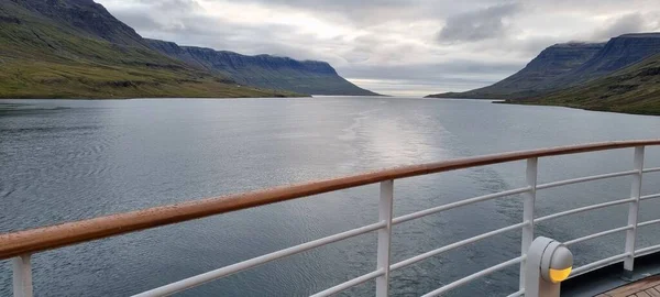 Νησί Seydisfjordur Όμορφο Τοπίο Στα Βουνά — Φωτογραφία Αρχείου