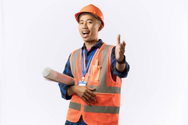 Müteahhit ya da madenci. Gülümsüyor, başarıyı kutluyor. Taslak kağıt. Endüstriyel izole edilmiş beyaz