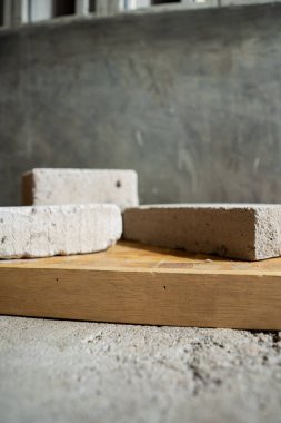 Basit ve minimalist taş bloğu, kopyalama alanı ve ürün gösterim ihtiyaçları için.