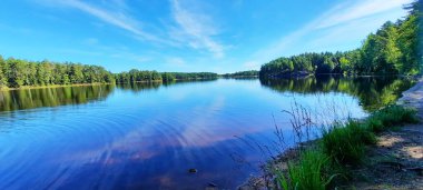 Güzel göl manzarası