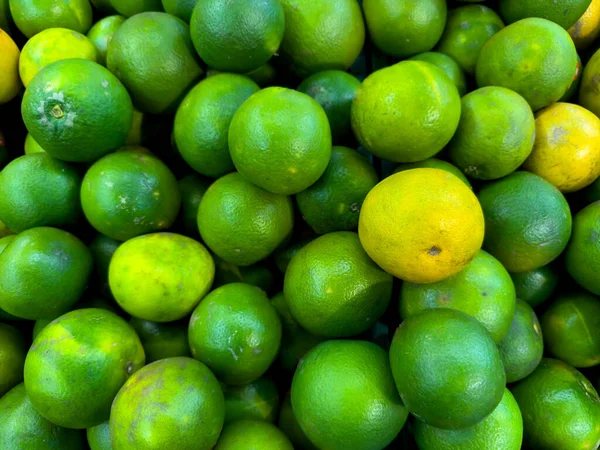 Grupo Uma Pilha Lotes Frutas Laranjas Verdes Bebê Pacitan Laranja — Fotografia de Stock