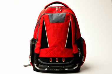 Reklam için boş alanı olan sırt çantasının reklamları için boş yeri vardı.