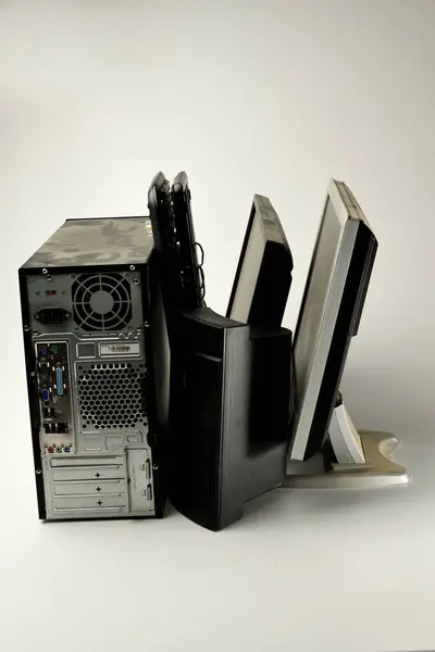 古くて時代遅れのコンピュータ機器 — ストック写真