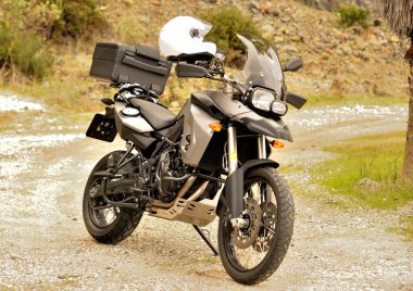 Siyah motosiklet yol