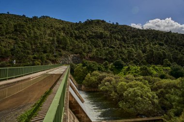   Baraj yağmurdan sonra boşalıyor                           