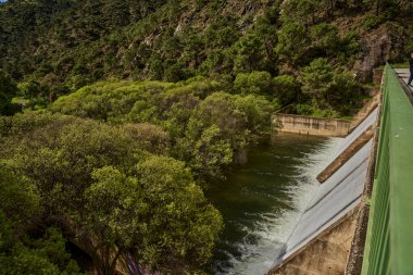 Baraj yağmurdan sonra boşalıyor                             