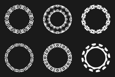 Tasarım için dekoratif yuvarlak çerçeveler. Siyah Arkaplanda Beyaz Renkli 6 Boredrs. Dairesel Çerçeve.