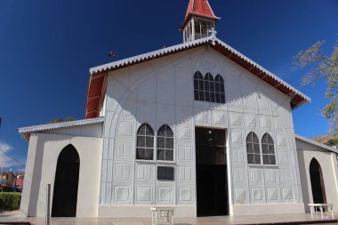 Santa Barbara Kilisesi Santa Rosala, Baja California Sur, Meksika 'da prefabrik demir bir kilise.