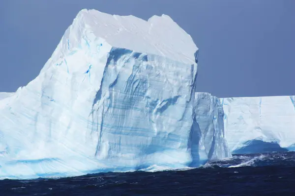 Antarktisz Jéghegy Antarktisz Hangban Elválasztja Joinville Szigetek Csoportját Antarktisz Félsziget — Stock Fotó