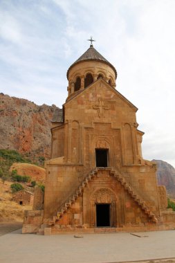 Ermenistan 'ın başlıca turistik merkezlerinden biri olan Amaghu Vadisi' ndeki Noravank Manastırı Anıt Kilisesi.