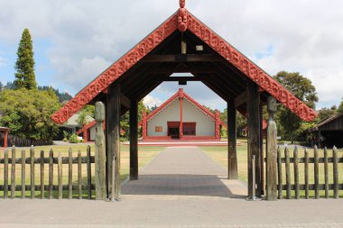 Marae-Maori toplantı evi Whakarewarewa, Rotorua, Yeni Zelanda