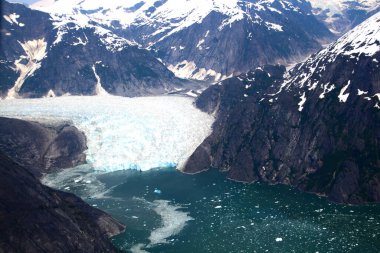 Alaska 'daki LeConte Buzulu uçaktan çekilmiş. 