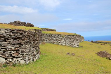 Rapa Nui- Stone Village Orongo, Paskalya Adası 'ndaki en önemli ibadethane.