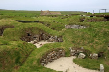Skara Brae, İskoçya 'daki Orkney Adaları' nda Neolitik bir yerleşim birimi.