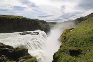 Gulfoss şelalesi İzlanda 'daki en güzel ve ünlü manzaralardan biridir. 