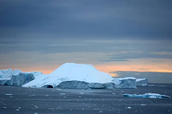 Jéghegyek Drámai Égbolt Alatt Disko Bay Arctic Grönland Dánia — Stock Fotó