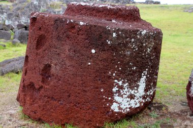 Pukao Moai 'nin şapkaları Paskalya Adası' ndaki Puna Pau taş ocağında.