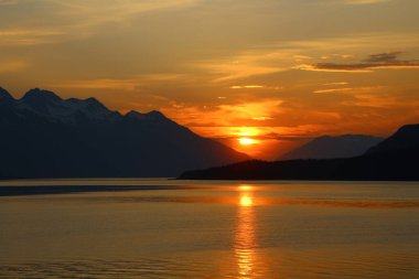 Sunset in Favorite Channel, Alaska, ABD    