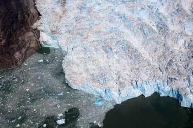 Alaska, LeConte Buzulu uçaktan çekilmiş. 