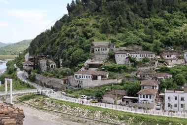 Berat - Arnavutluk 'un eski Gorica kentinin Bin Pencere Görüş Kenti  