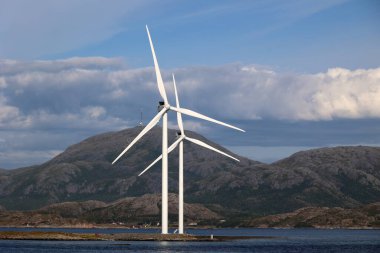 Norveç, Trondelag sahilinde rüzgar türbinleri  