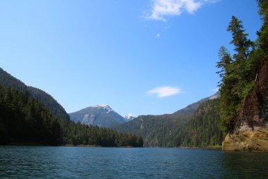 Alaska, ABD - Misty Fjords Ulusal Anıtı Tongass Ulusal Ormanı 'nın bir parçası olarak ABD Orman Hizmetleri tarafından yönetilen ulusal bir anıttır.
