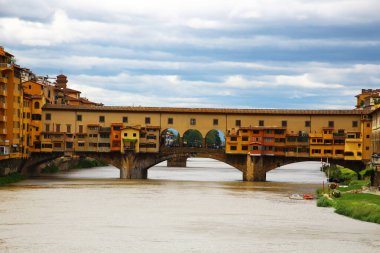 Ponte Vecchio, İtalya 'nın Floransa kentindeki Arno üzerindeki en eski köprüdür.