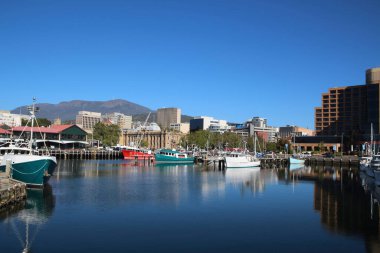 Hobart Harbour - Hobart, Avustralya 'nın Tazmanya şehrinin başkentidir ve Derwent Nehri' nin ağzında yer alır.