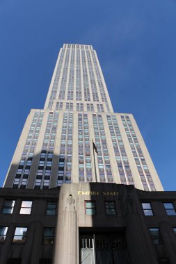 Empire State Binası New York 'ta, Midtown Manhattan' da Beşinci Cadde 'de yer almaktadır.