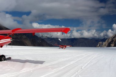 Don Sheldon Amfitiyatrosuna buzul inişi, Alaska, ABD