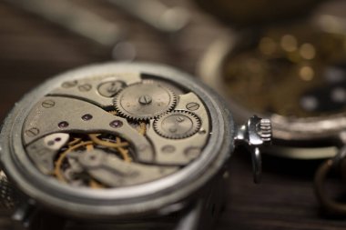 Mekanik saat tamiri, saatçiler atölyesi.