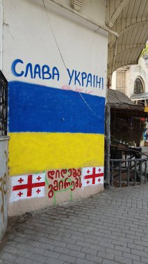 Tiflis (Gürcistan) 'da Ukrayna ve Gürcistan bayraklı graffiti, Ukrayna ve Gürcistan' da 