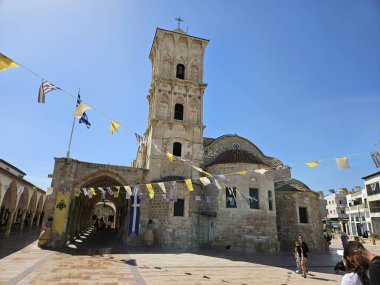 Larnaca, Kıbrıs (Nisan 2025): Saint Lazarus Kilisesi, kentin bir simgesi olarak ayakta duruyor. Yeni Ahit 'in figürü Lazarus' a adanmış antik kilise..
