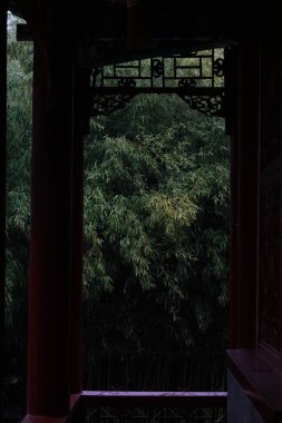 Prens Gongs Malikanesi, Pekin, Çin 'de bulunan bir müze ve turistik eğlence merkezi. Fotoğraf, köşkün zarif ve ferah Siheyuan tarzı köşklerini ve bahçelerini gösteriyor..