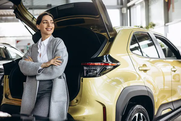 Young Woman Sitting Trunk Car Car Showroom — Stock Photo, Image