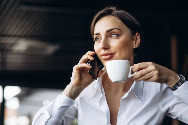 Portret Van Vrouw Drinken Koffie — Stockfoto