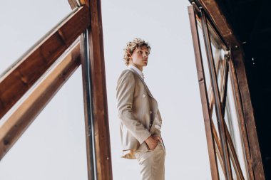 Damat Düğün için hazırlanıyor