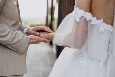 Düğünlerinde genç bir çift