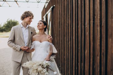 Düğünlerinde genç bir çift