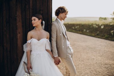 Düğünlerinde genç bir çift