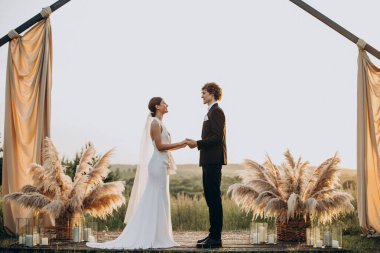 Gelin ve damat düğün töreninde