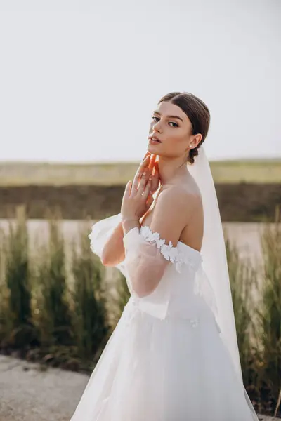 Молодая Красивая Невеста Своей Свадьбе — стоковое фото