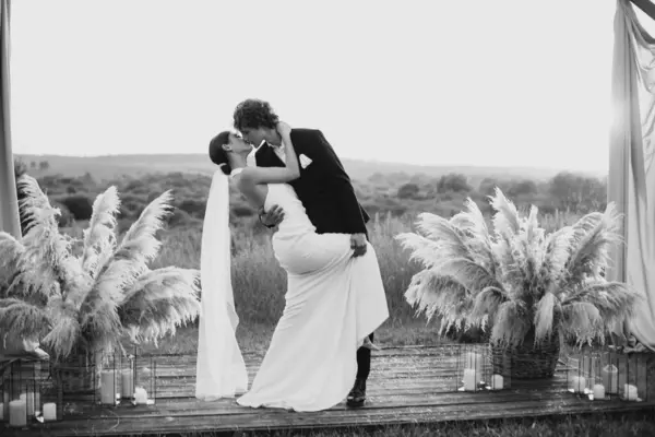 Braut Und Bräutigam Bei Ihrer Trauung — Stockfoto