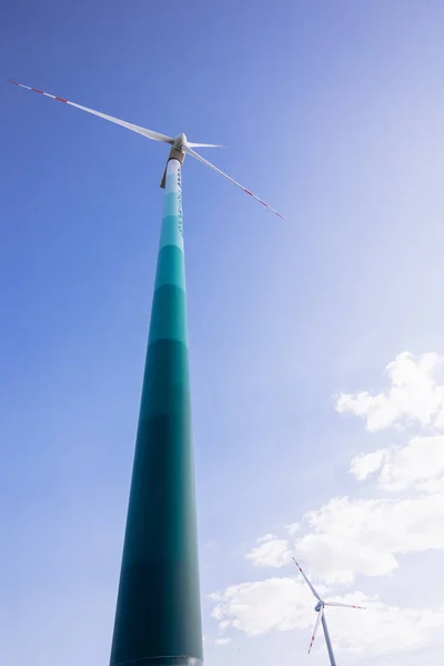 Ветряная Мельница Фоне Голубого Неба — стоковое фото