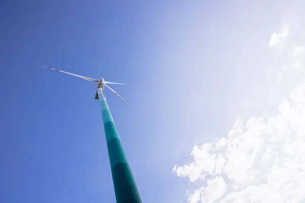 Turbina Moinho Vento Com Céu Azul Fundo — Fotografia de Stock
