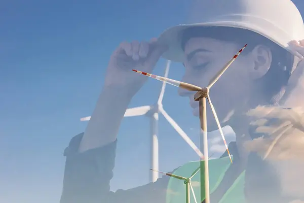 Retrato Una Mujer Ingeniero Pie Junto Las Turbinas Del Molino —  Fotos de Stock